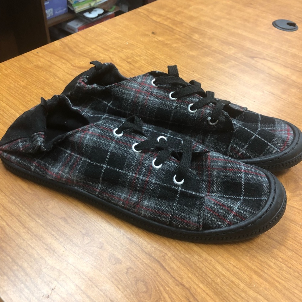 Size 12 pull on tennis shoes never worn